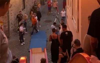 Rutschen für das Hockey-Großfeld