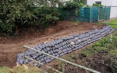 Stadt sichert Landgraben mit provisorischem Damm