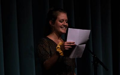 Poetry Slammerin und Pflegeaktivisten Leah Weigand