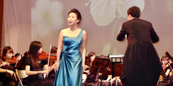 Operngesang eröffnet die Lichtblicke