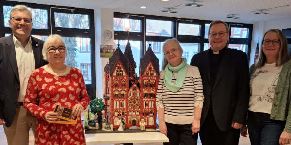 Der Bischof blickt nach Weinheim