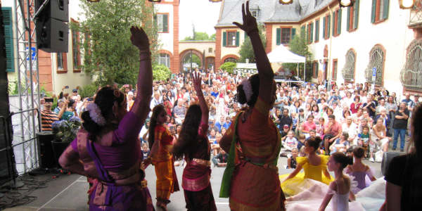 Bunt, vielfältig und fröhlich